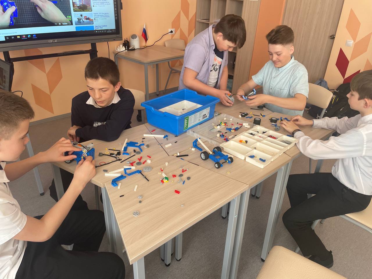 Собираем роботов
